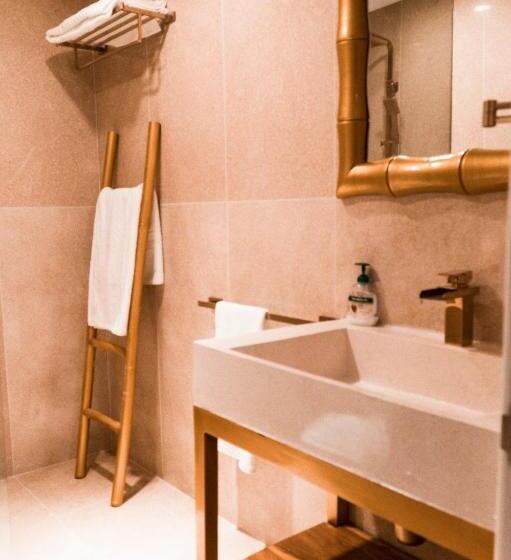 اتاق استاندارد با چشم‌انداز باغ, The Red Farm Relais & Spa