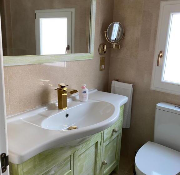 اتاق خانوادگی با چشمانداز باغ, The Red Farm Relais & Spa