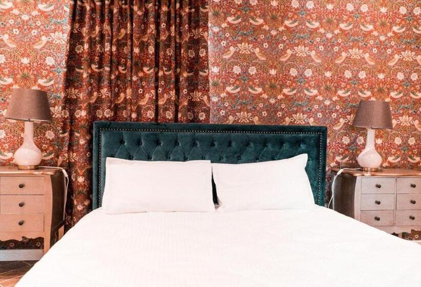اتاق خانوادگی با چشم‌انداز باغ, The Red Farm Relais & Spa
