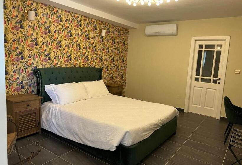 اتاق استاندارد با چشمانداز استخر, The Red Farm Relais & Spa