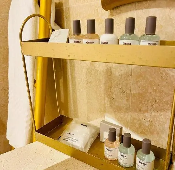 اتاق استاندارد با چشم‌انداز استخر, The Red Farm Relais & Spa