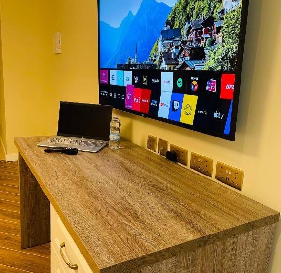 اتاق استاندارد با چشمانداز استخر, The Red Farm Relais & Spa