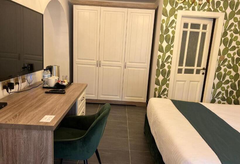 اتاق استاندارد با چشمانداز استخر, The Red Farm Relais & Spa