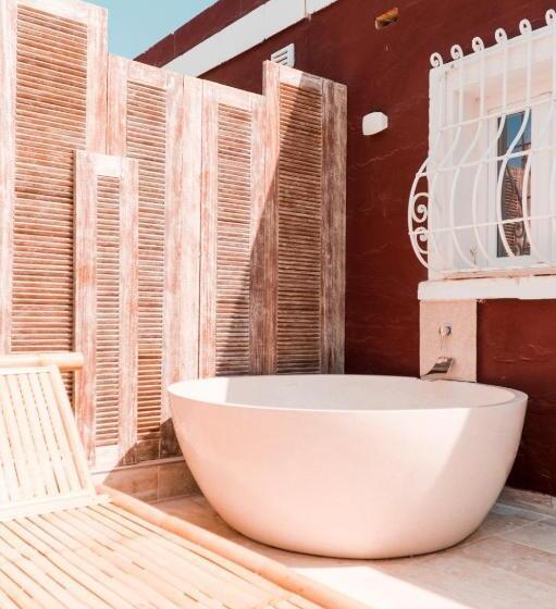 اتاق استاندارد با تخت دو نفره بزرگ, The Red Farm Relais & Spa