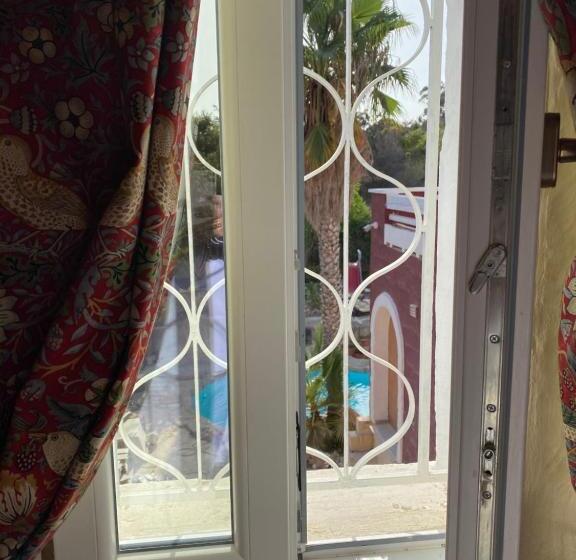 اتاق خانوادگی با چشمانداز باغ, The Red Farm Relais & Spa