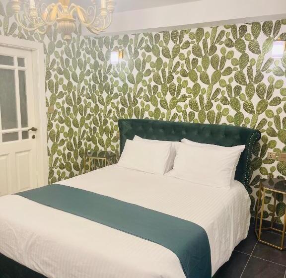 اتاق استاندارد با چشمانداز استخر, The Red Farm Relais & Spa