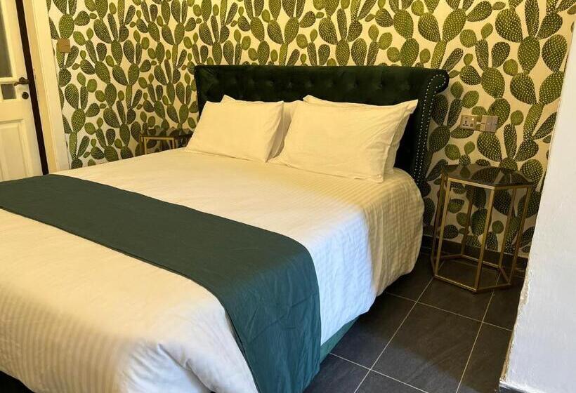 اتاق استاندارد با چشم‌انداز استخر, The Red Farm Relais & Spa