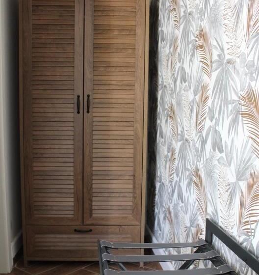 اتاق استاندارد با چشمانداز استخر, The Red Farm Relais & Spa