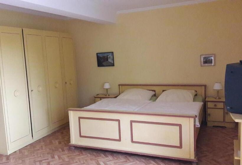 Четырехместный Номер Стандарт Вид на Сад, Bed And Breakfast Dannevirke