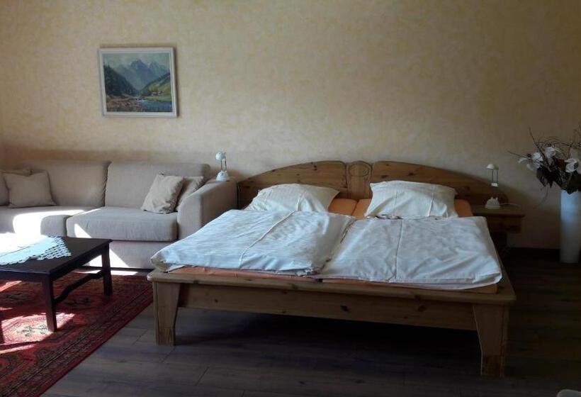 Четырехместный Номер Стандарт Вид на Сад, Bed And Breakfast Dannevirke