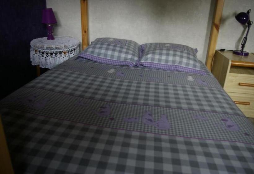 חדר משפחתי, Cardamome