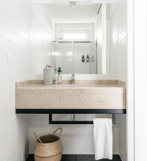 스탠다드 룸, O Lugar