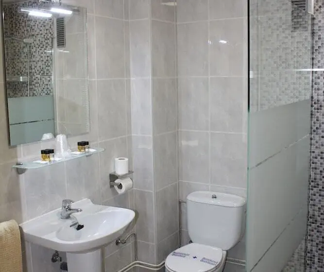 اتاق خانوادگی, Hostal La Pastora