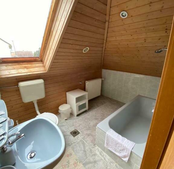 اتاق استاندارد سه نفره, B&b Chardas