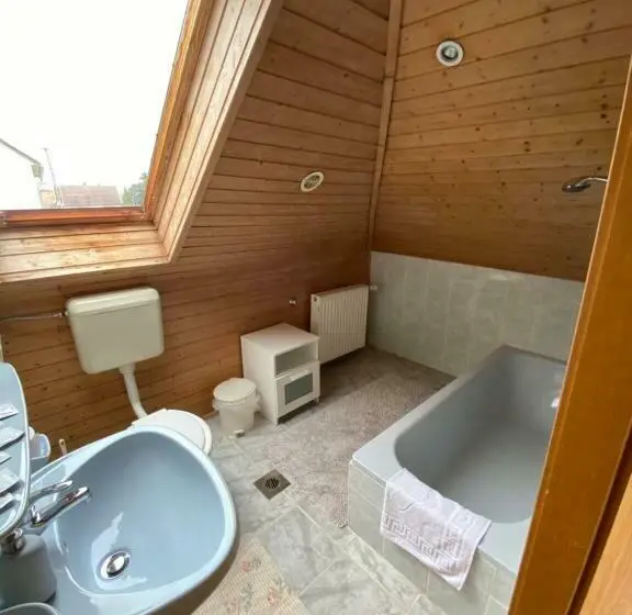 Standard Kolmen Hengen Huone, B&b Chardas