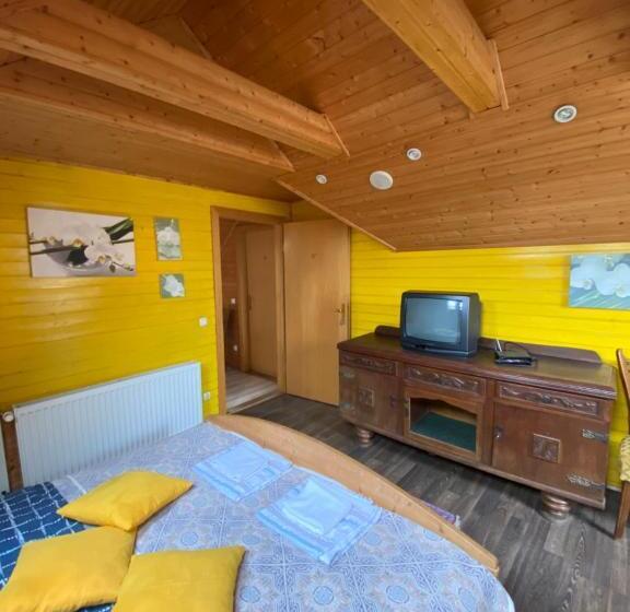 اتاق استاندارد سه نفره, B&b Chardas