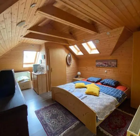 Standard Kolmen Hengen Huone, B&b Chardas