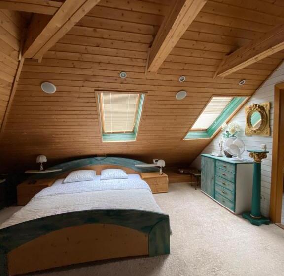 اتاق استاندارد سه نفره, B&b Chardas