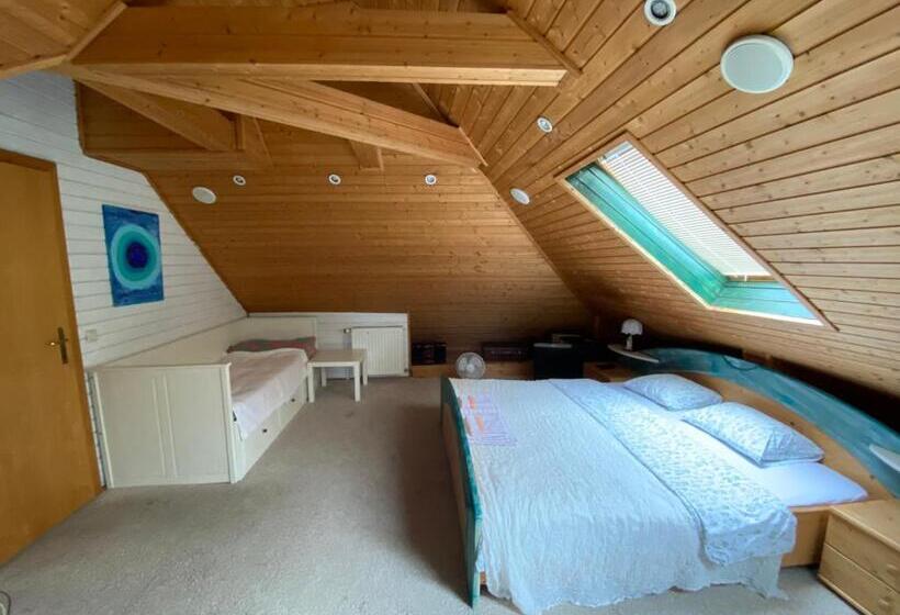 اتاق استاندارد سه نفره, B&b Chardas