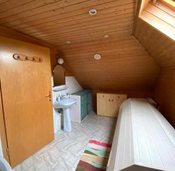 اتاق استاندارد سه نفره, B&b Chardas