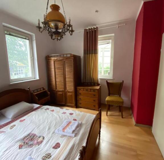 اتاق استاندارد با چشم‌انداز باغ, B&b Chardas