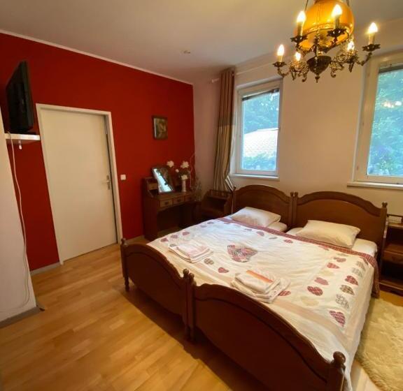 اتاق استاندارد با چشم‌انداز باغ, B&b Chardas