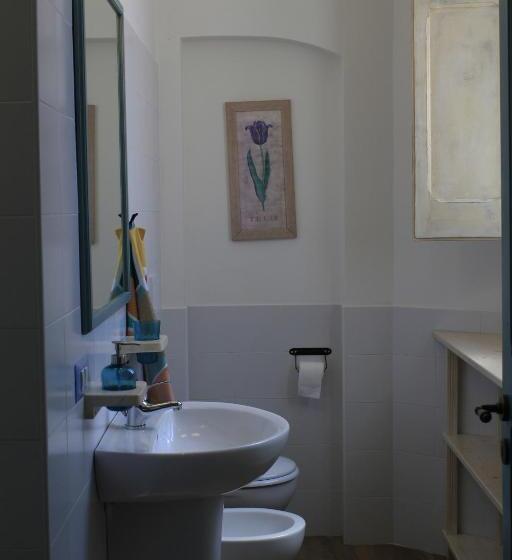 غرفة قياسية رباعية مزودة بشُرفة, Elementa