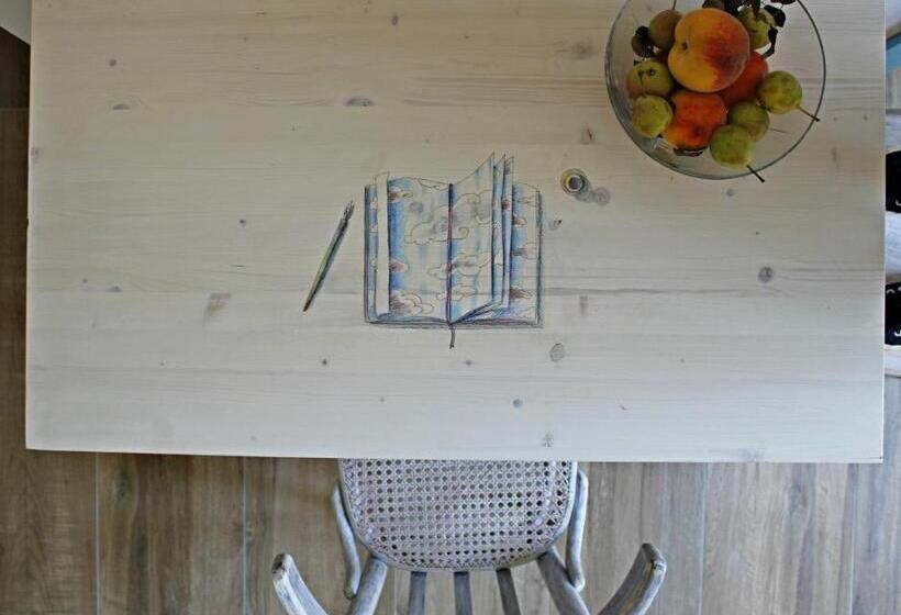 带阳台标准四人间, Elementa