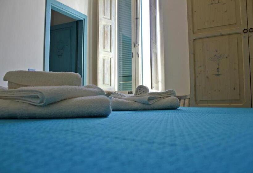 带阳台标准四人间, Elementa