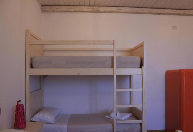 Standard 4 Pers. Værelse, Elementa