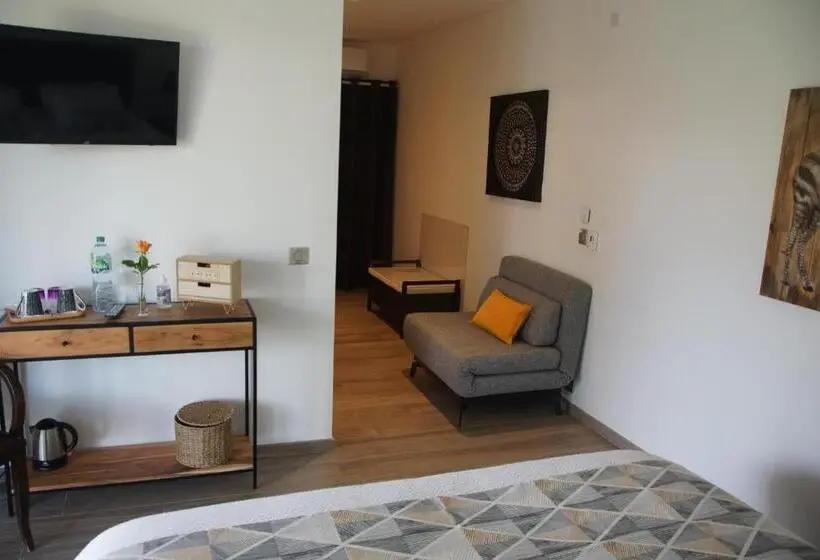 デラックスルーム, Logis Saponine Chambres D Hôtes Au Calme En Touraine