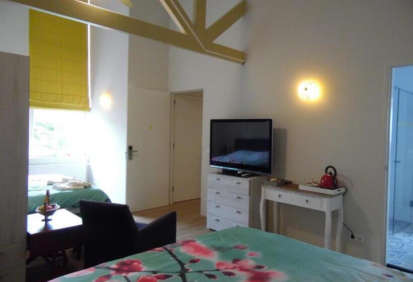 اتاق لوکس چهار تخته, Cozy Bed And Breakfast