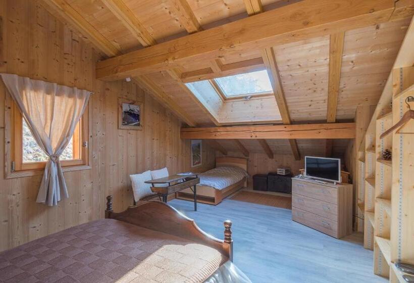 Трехместный Номер Базовый, Chantemerle 1741, Chambres D Hôtes à La Montagne