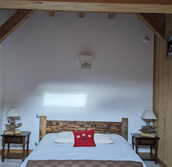 Трехместный Номер Базовый, Chantemerle 1741, Chambres D Hôtes à La Montagne