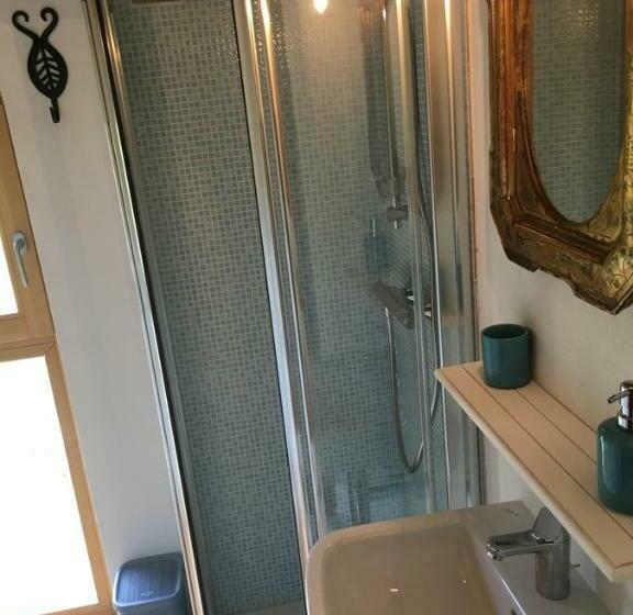 غرفة قياسية مطلة على الجبل, Il Cortese