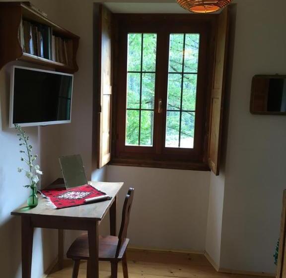 غرفة قياسية مطلة على الجبل, Il Cortese