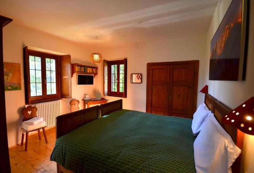 غرفة قياسية مطلة على الجبل, Il Cortese