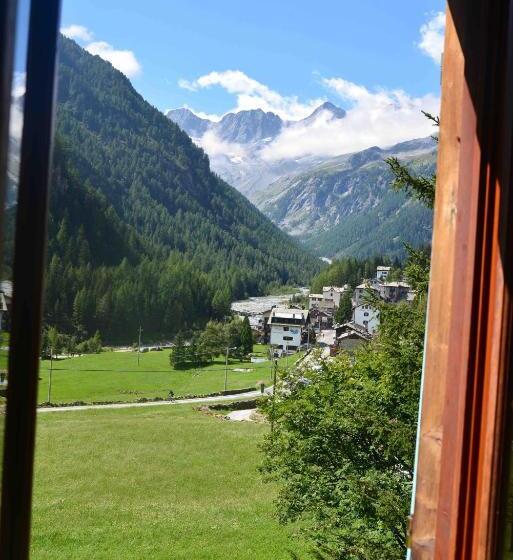 غرفة قياسية مع حمام خارجي, Il Cortese