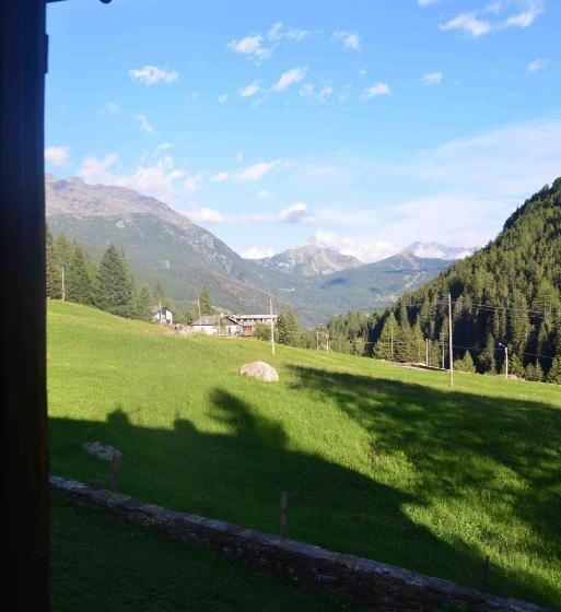 غرفة قياسية مطلة على الجبل, Il Cortese