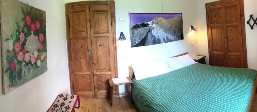 غرفة قياسية مطلة على الجبل, Il Cortese