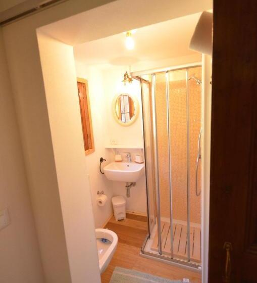 غرفة قياسية مطلّة علي الحديقة, Il Cortese