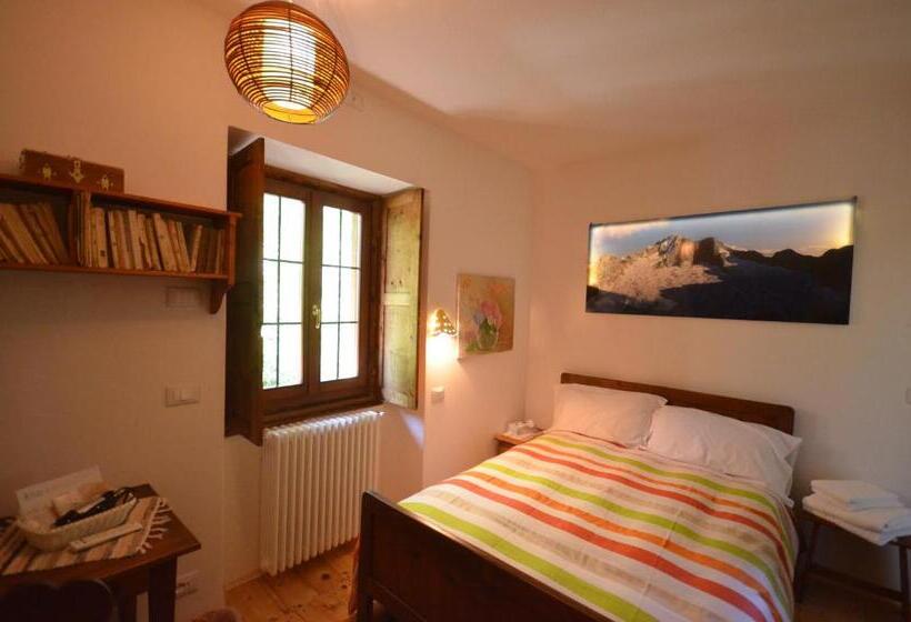 غرفة قياسية مطلّة علي الحديقة, Il Cortese