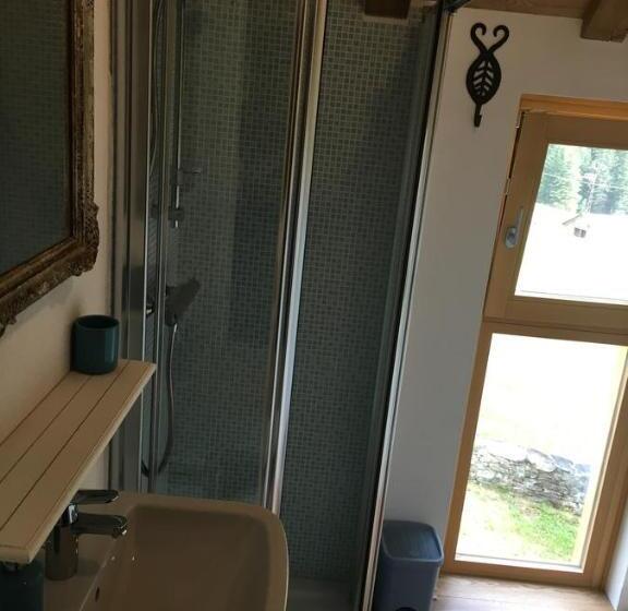 غرفة قياسية مطلة على الجبل, Il Cortese