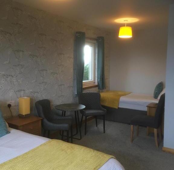 غرفة قياسية ثلاثية, Lathamor