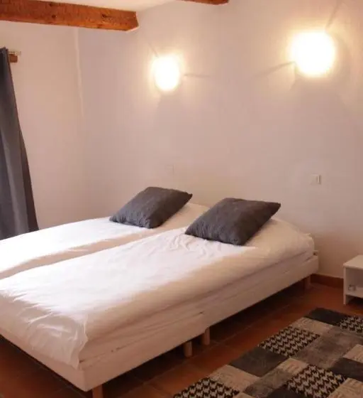 キングサイズベッドのスタンダードルーム, Profitez Des Fêtes De Fin D Année En Louant  Pegau B&b   Châteauneuf Du Pape