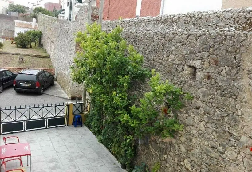 اتاق خانوادگی, Vina S Place