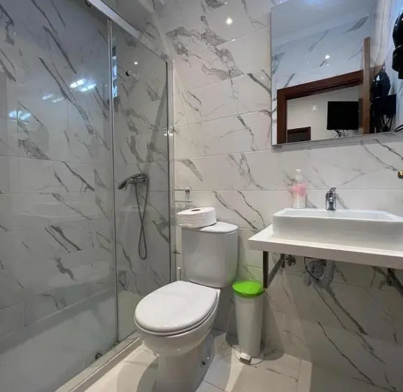 سوئیت با بالکن, Vina S Place