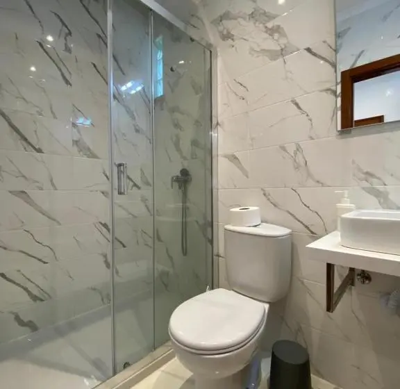 سوئیت با بالکن, Vina S Place