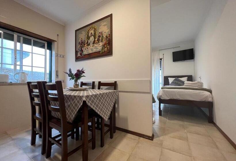 Семейный Номер Боковой Вид на Море, Vina S Place