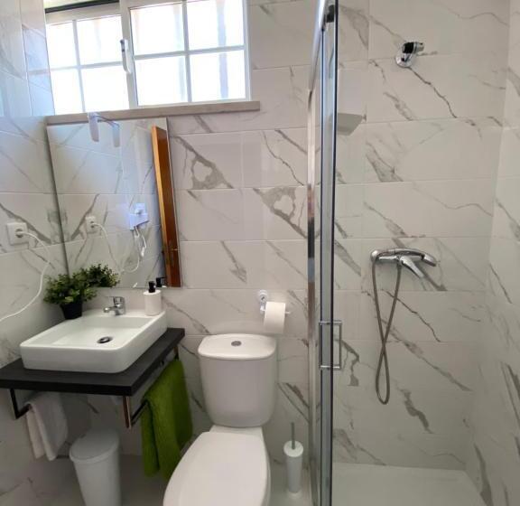 Семейный Номер Боковой Вид на Море, Vina S Place